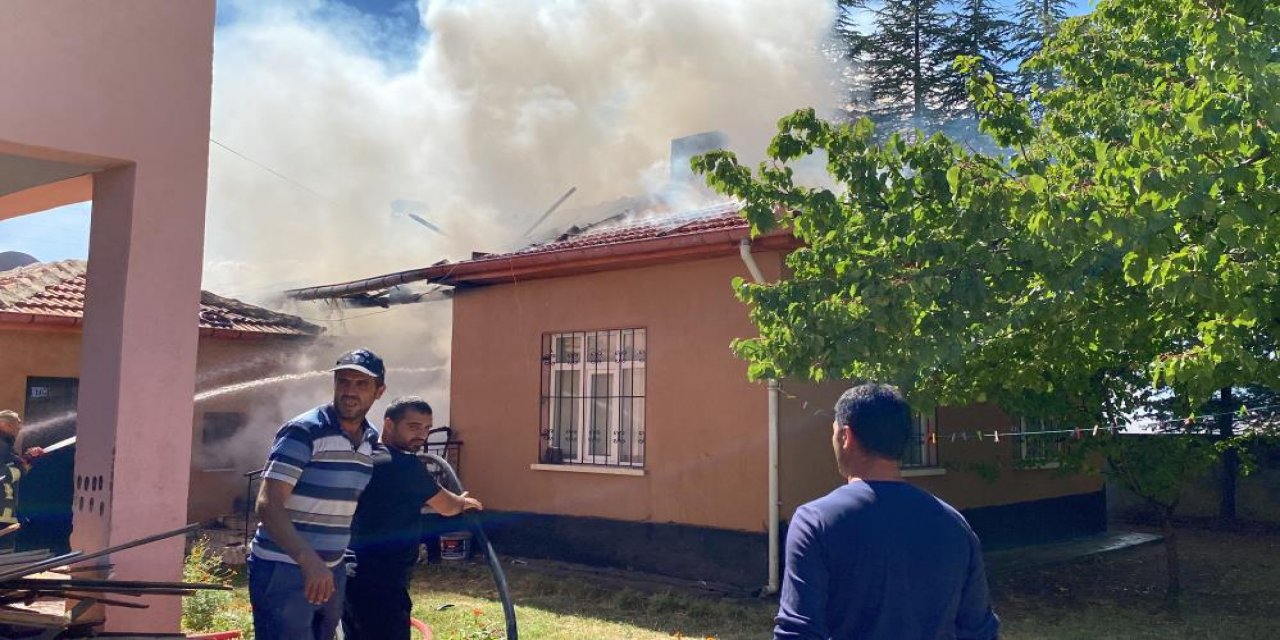 Konya’da tek katlı müstakil evde yangın çıktı