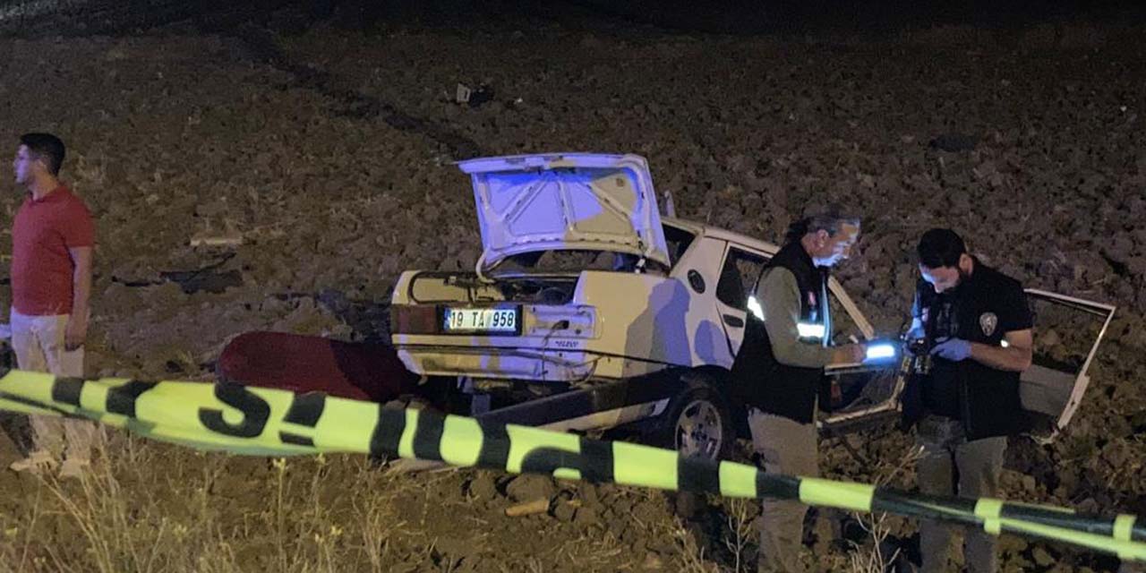 Direğe çarpan otomobildeki baba ve 3 aylık oğlu öldü