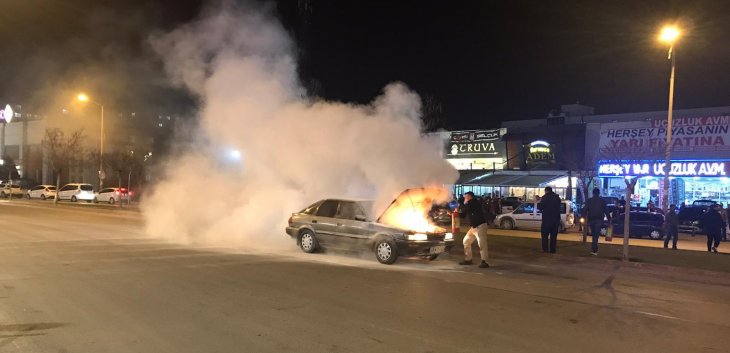 Konya’da seyir halindeki otomobil yandı