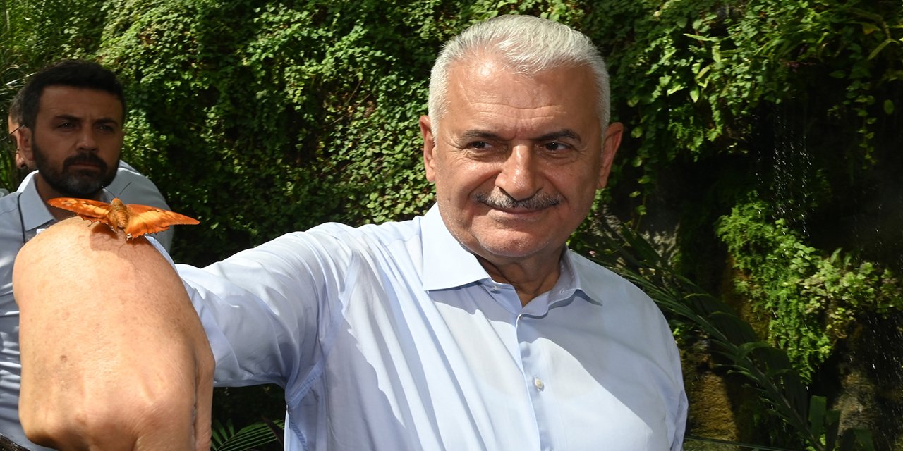 Binali Yıldırım’a Konya’da kelebek sürprizi! Hemen fotoğraf çektirdi