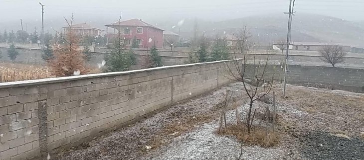 Beklenen oldu! Konya’da kar yağışı başladı