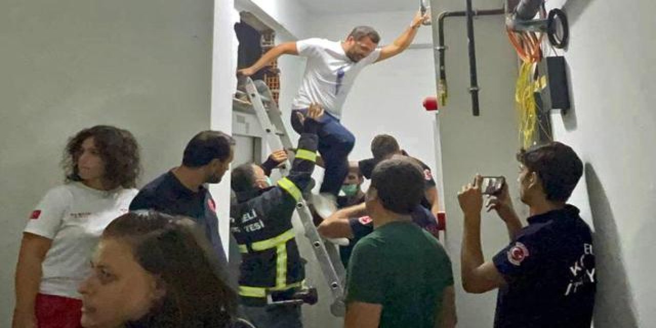 Asansörde mahsur kalan aynı aileden 9 kişiyi itfaiye kurtardı