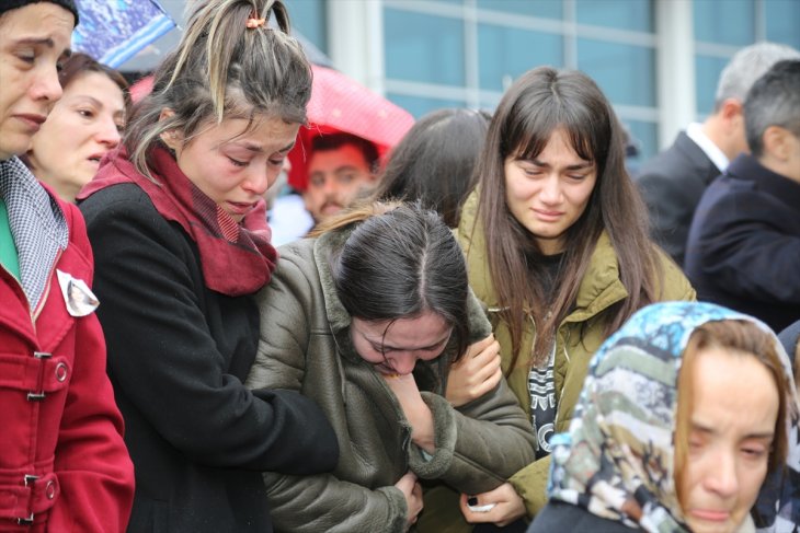 Bıçakla öldürülen üniversite öğrencisi genç kız için gözyaşları sel oldu