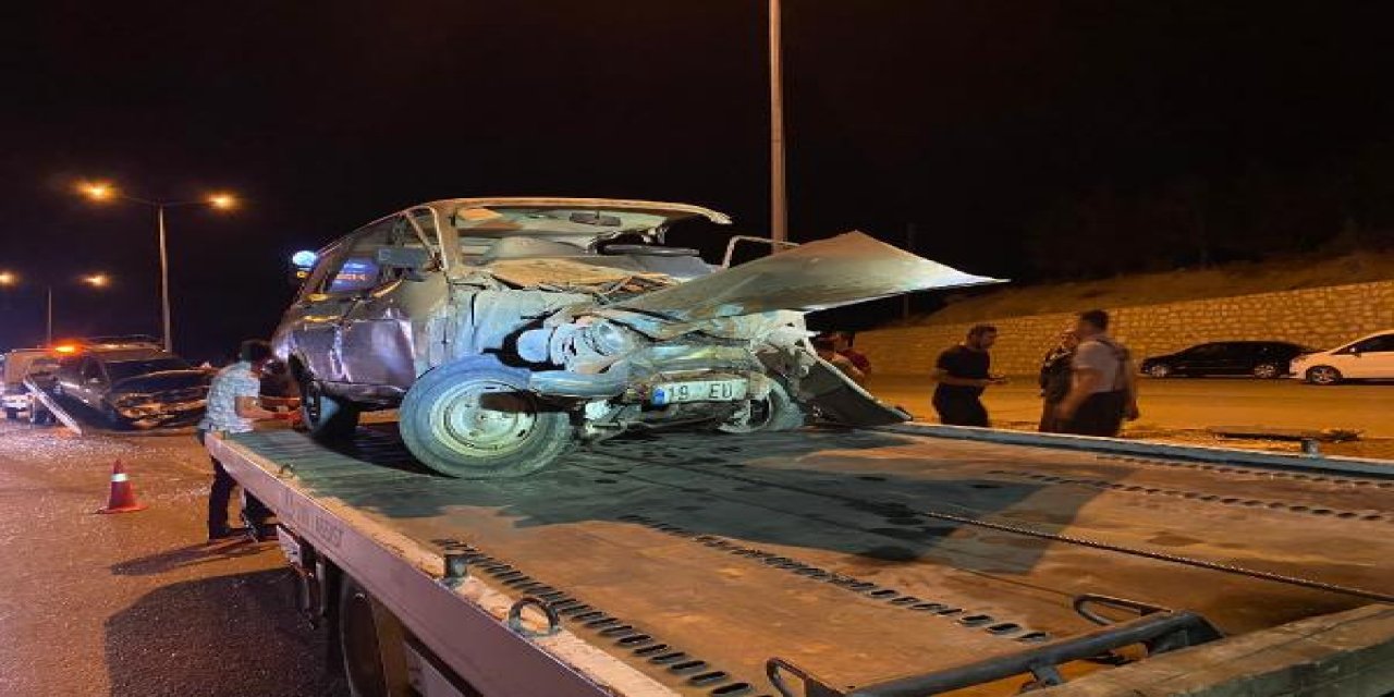 İki otomobil çarpıştı: 1 ölü, 4 yaralı