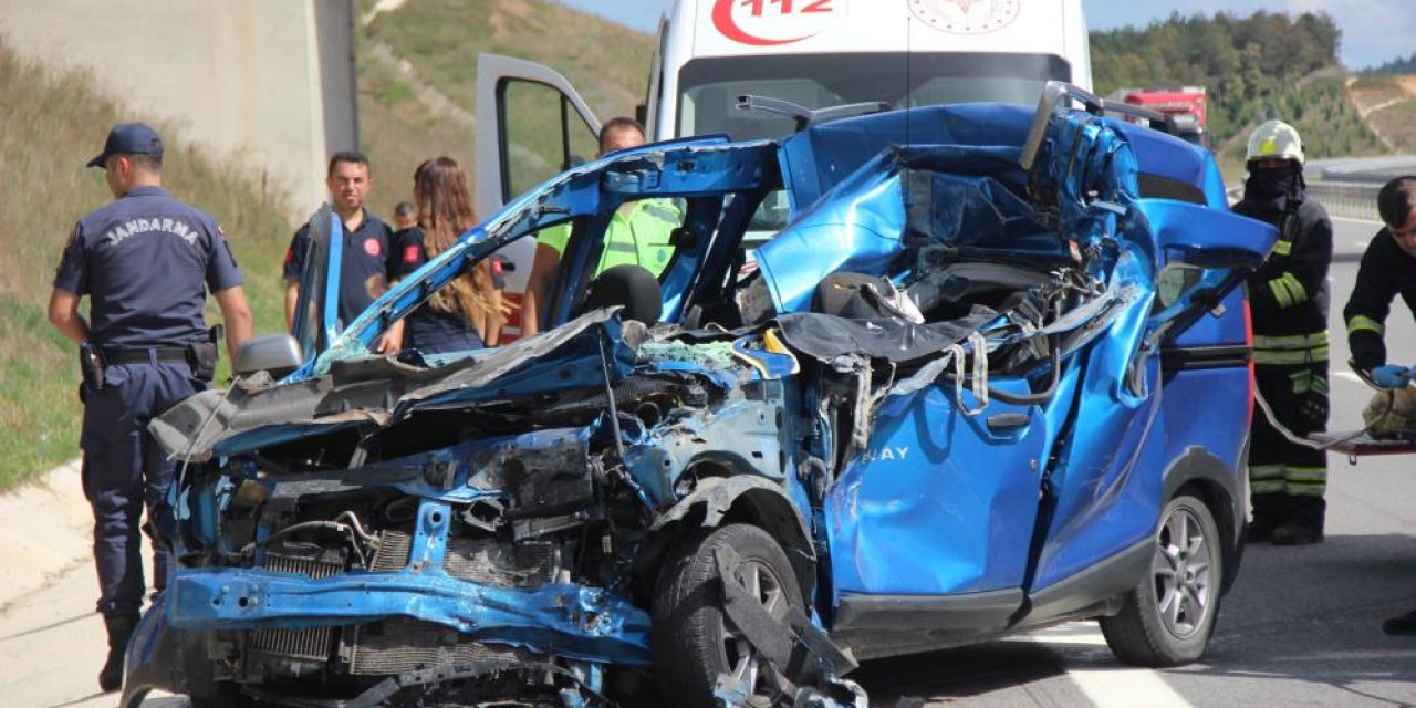 Yurt kaydı dönüşü feci kaza: Ağabey ile kardeşi öldü, anne yaralı