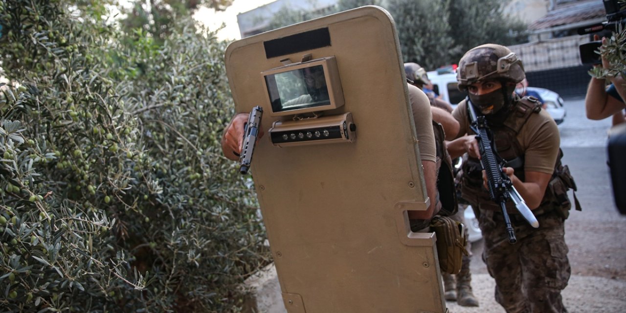 Tefecilere şafak vakti eş zamanlı operasyon