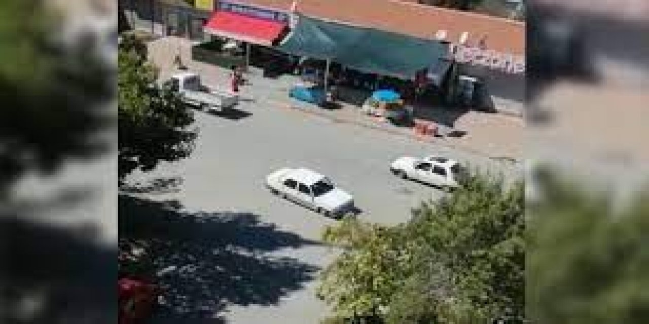 Konya’da iki otomobil, caddede karşılıklı drift yaptı