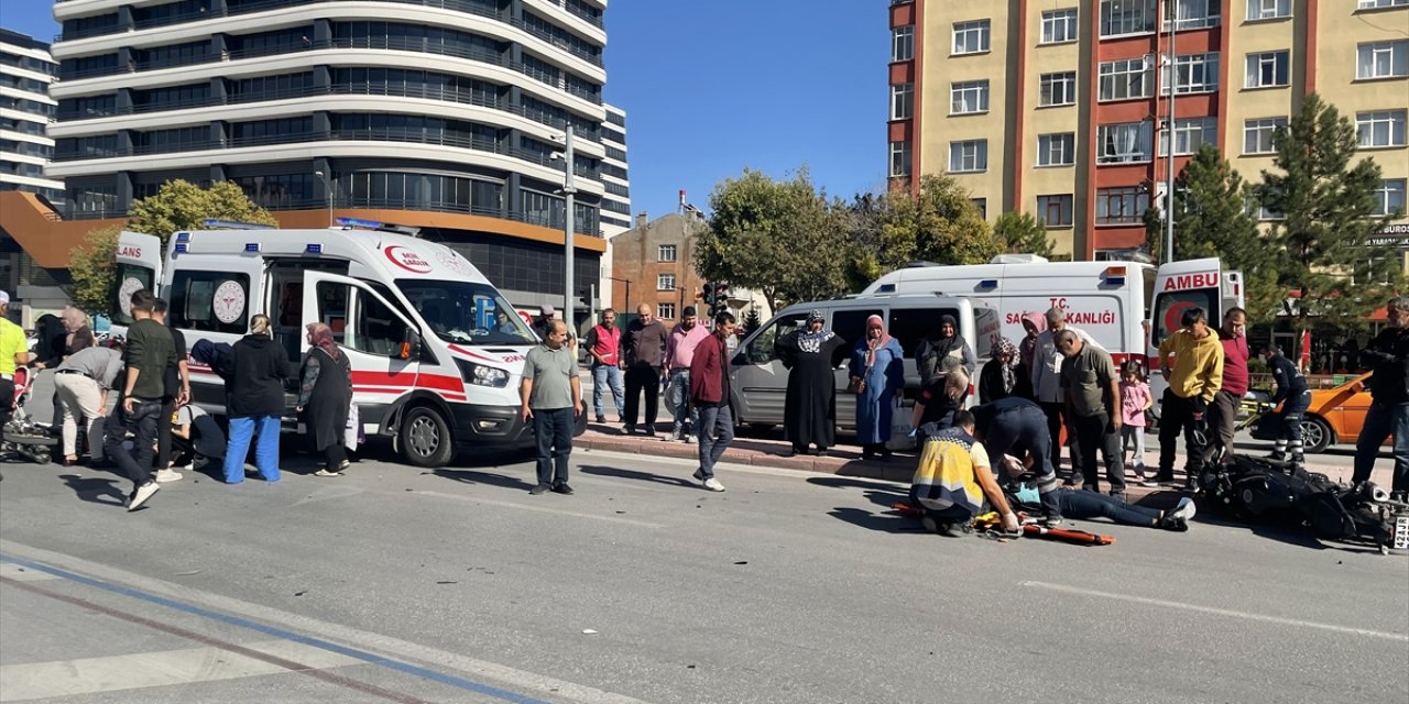 Konya’da iki motosiklet çarpıştı, sürücüler yaralandı
