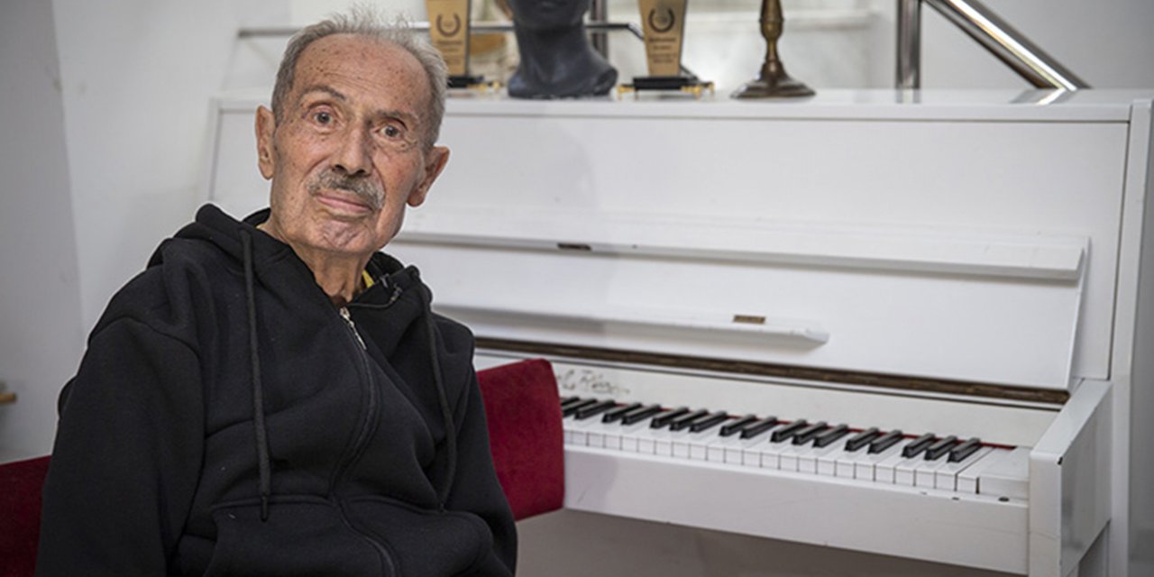Caz sanatçısı Bozkurt İlham Gencer, 100 yaşında halen piyanosunun başında