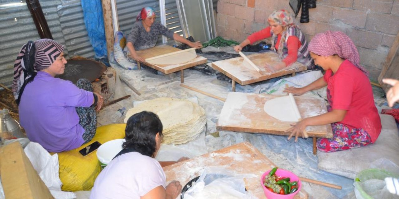 Konyalı ev hanımlarının yufka mesaisi başladı! İmece usulü yapılıyor, kışın tüketiliyor