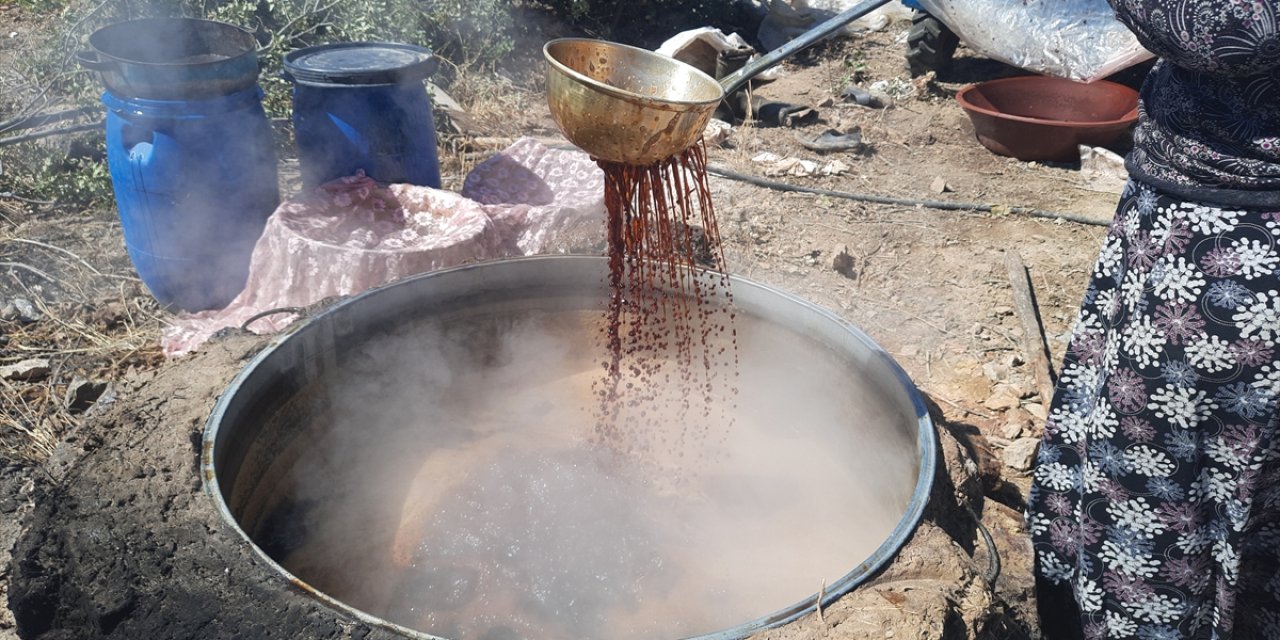 Konya’da ateşler yakıldı, kazanlarda pekmez kaynatma telaşı başladı