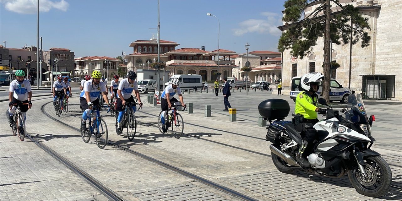 Sağlıklı çevre için İstanbul'dan yola çıkan bisiklet takımı Konya'ya ulaştı