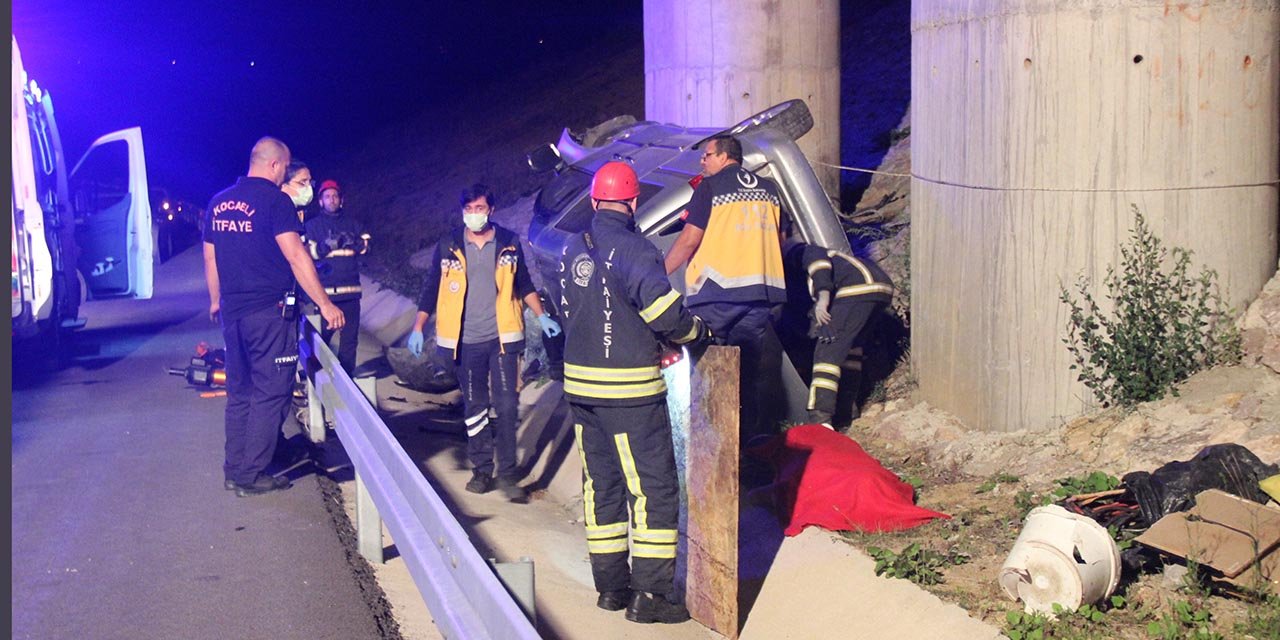 Kontolden çıkan araç, viyadük ayağına çarptı: 1 ölü, 1 yaralı