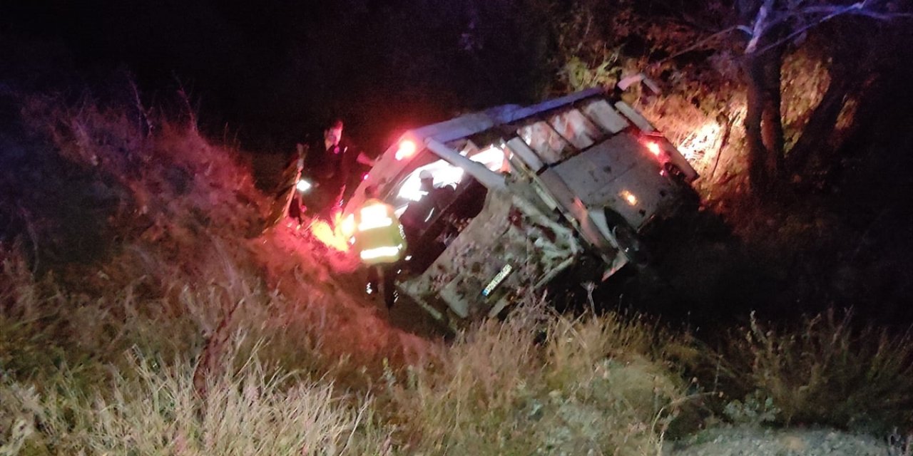 Cenaze yolunda kaza: 21 yaralı