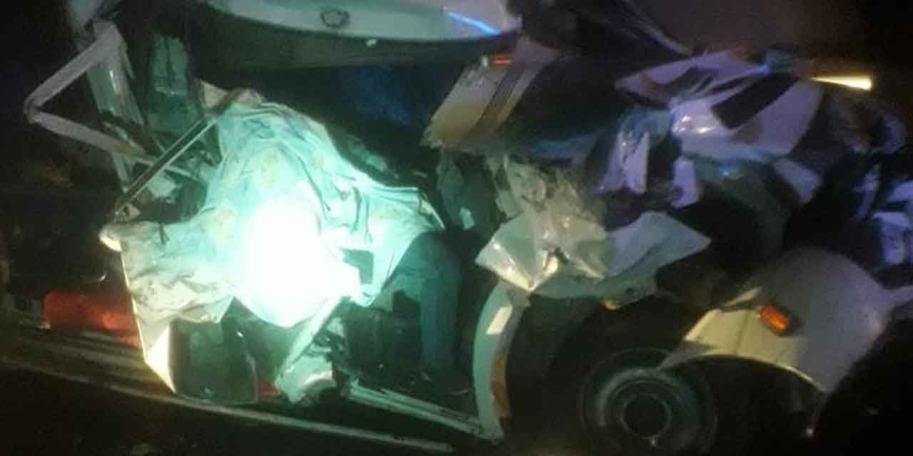 İşçileri taşıyan minibüs TIR'a arkadan çarptı: 1 ölü, 5 yaralı