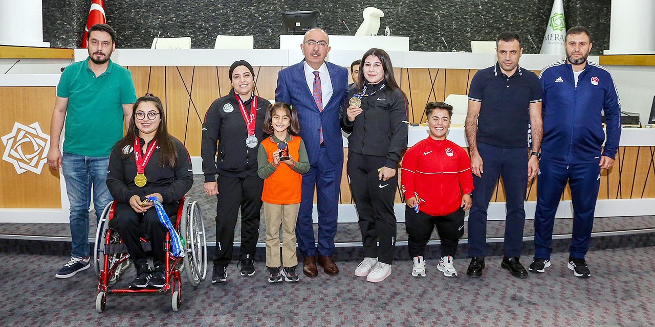 Meram Belediye Başkanı Kavuş, şampiyonları ödüllendirdi