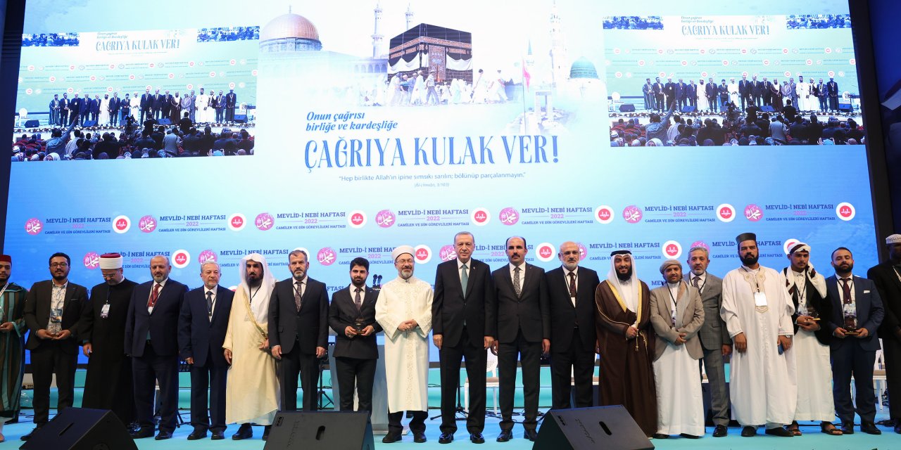 Konya’daki Kur’an-ı Kerim’i Güzel Okuma yarışmasının ödüllerini Erdoğan verdi