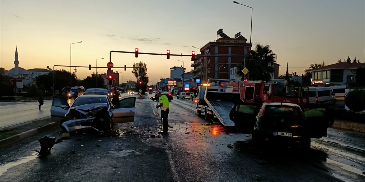 İki otomobil çarpıştı: Baba öldü, polis memuru oğlu yaralandı