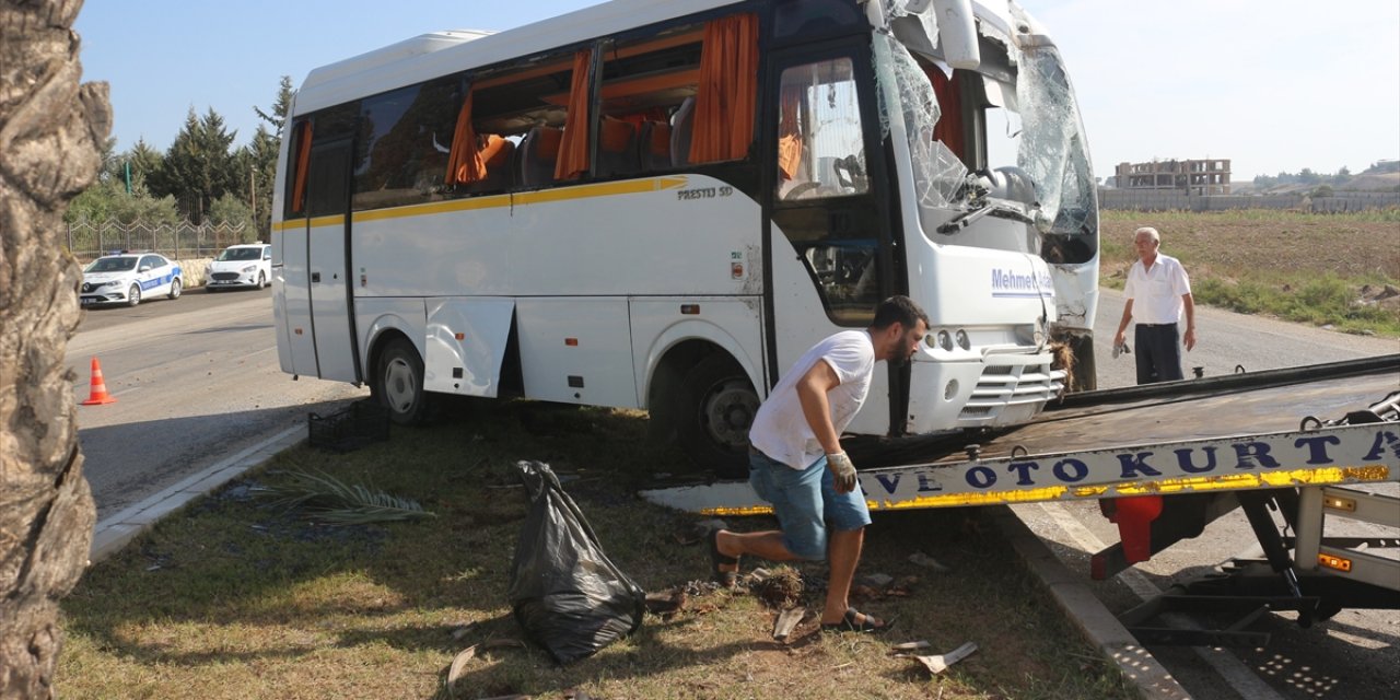 Can pazarı yaşandı! Öğrenci servisi devrildi: 14’ü öğrenci 19 kişi yaralandı