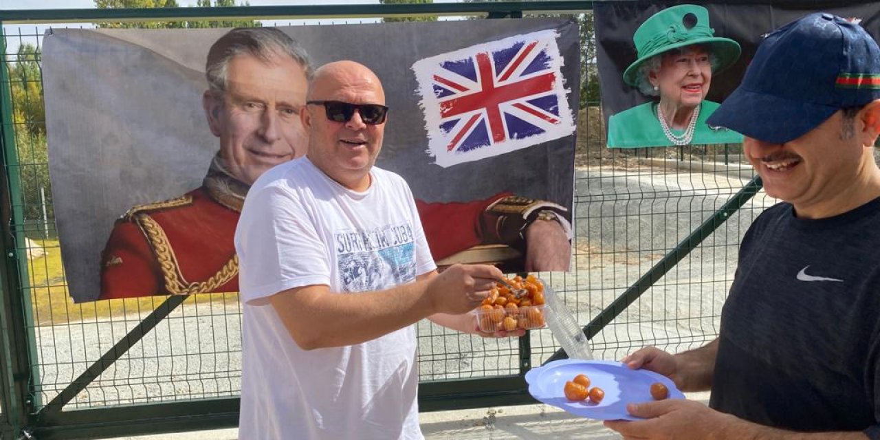 Konya, İngiliz Mehmet’i konuşuyor! Ölen kraliçe için lokma dağıttı