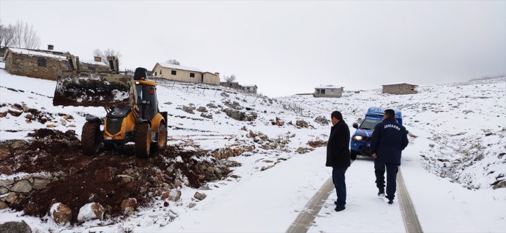 Ahırlı Belediyesi yayladaki kaçak yapıları yıktı