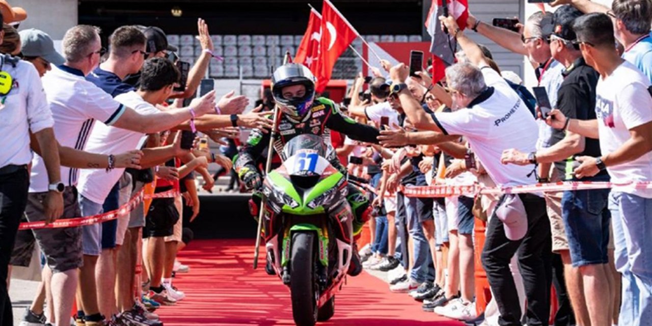 Milli motosikletçi Bahattin Sofuoğlu WorldSSP Challange şampiyonu oldu
