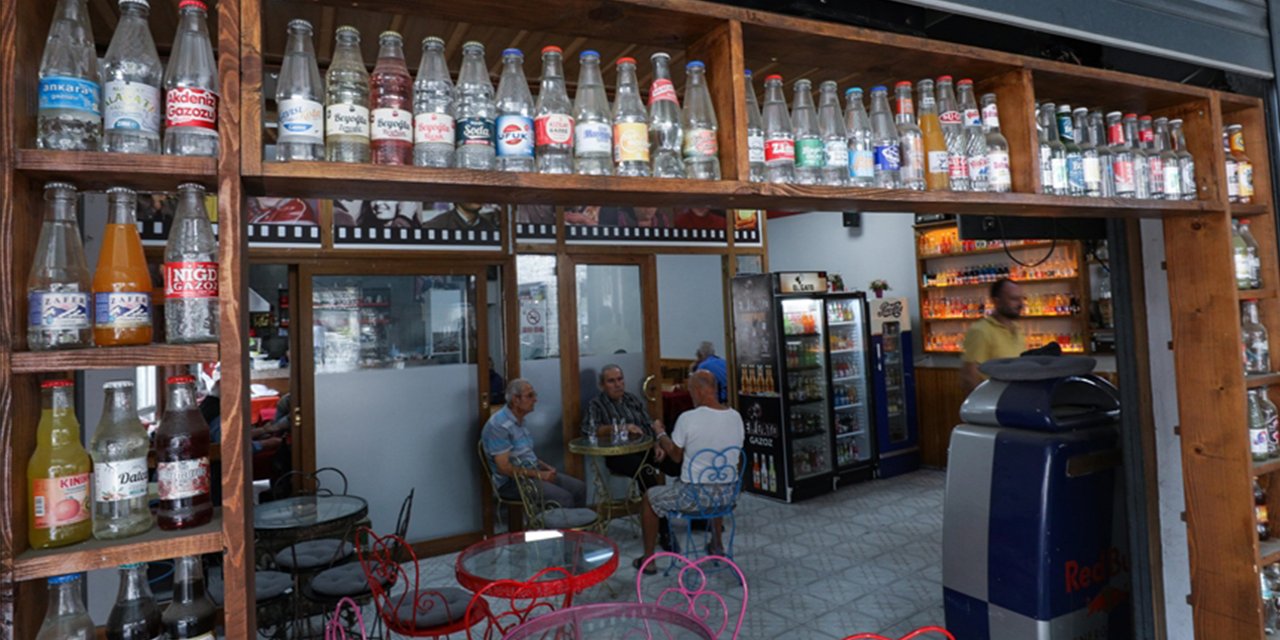 Beş metrekarelik dükkanda 120 farklı gazoz satıyor