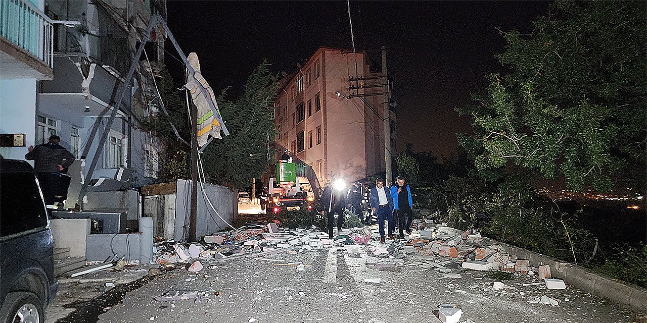 Doğalgaz bomba gibi patladı: 1’i çocuk 4 yaralı