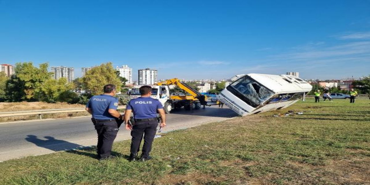 Adana'da işçi servisi devrildi! Çok sayıda yaralı var