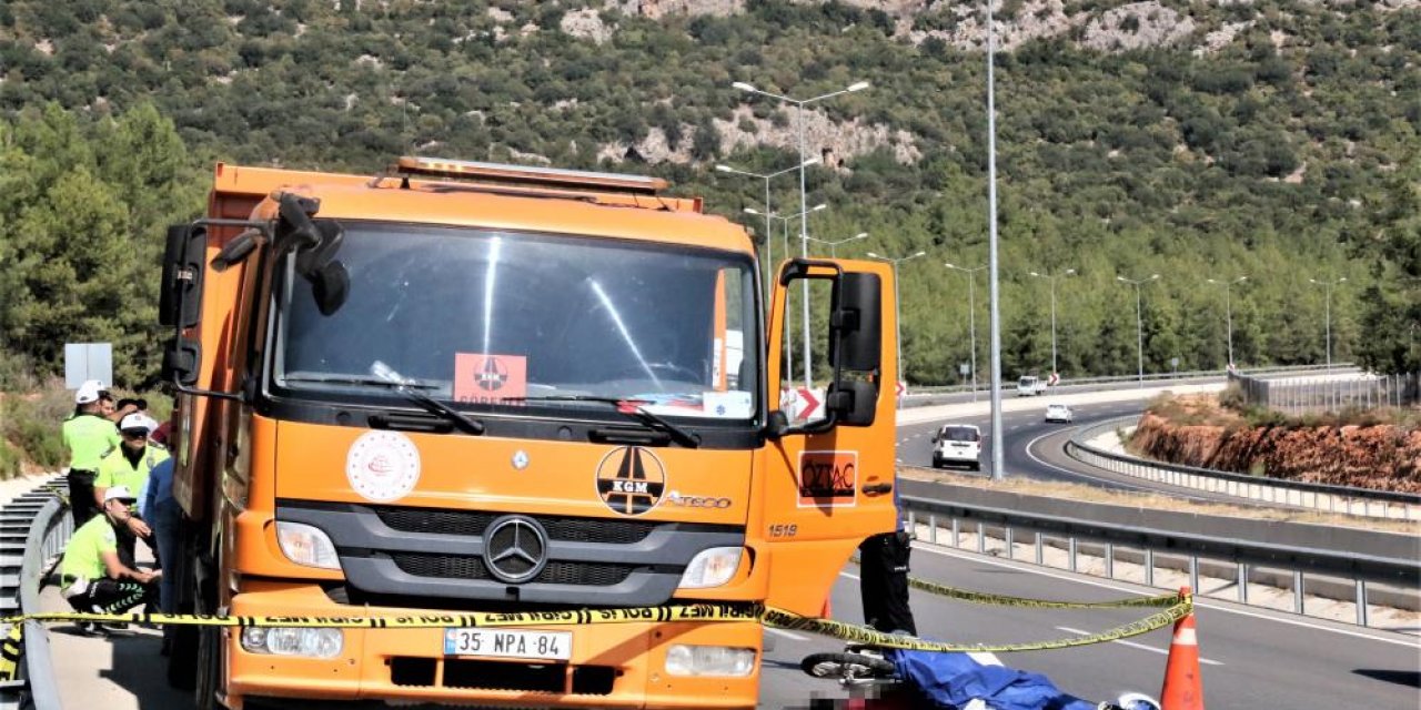 Antalya’da kamyona çarpan motosikletli genç kadın hayatını kaybetti