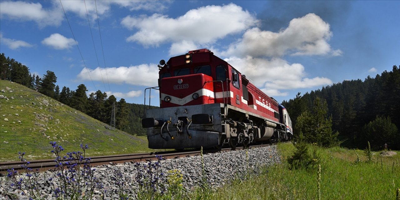 Kars'taki turizmciler Turistik Doğu Ekspresi seferlerinin erken başlamasını istiyor