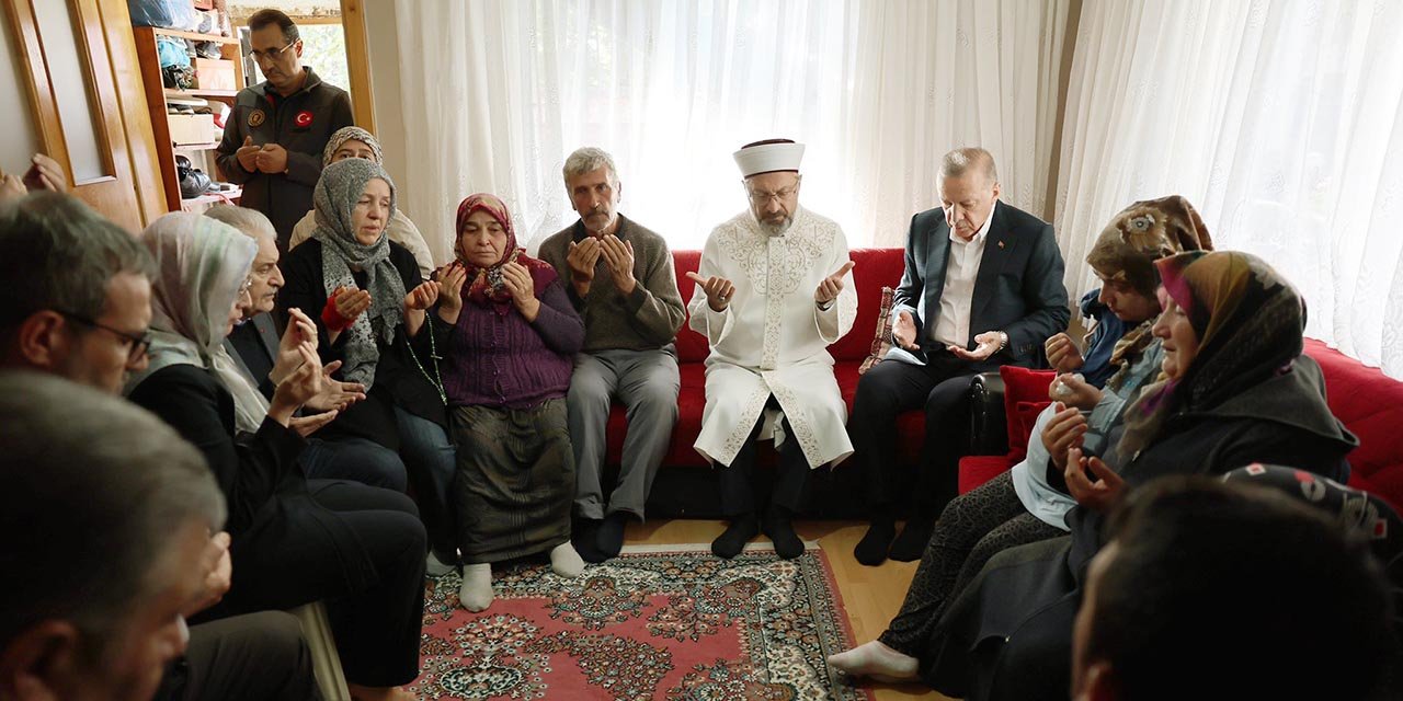 Cumhurbaşkanı Erdoğan, şehit madenci Selçuk Ayvaz’ın ailesini ziyaret etti