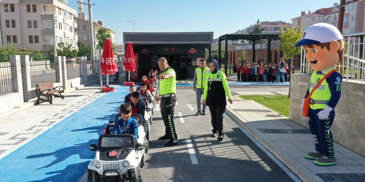 Karataylı çocuklar, trafik kurallarını uygulamalı olarak öğreniyor