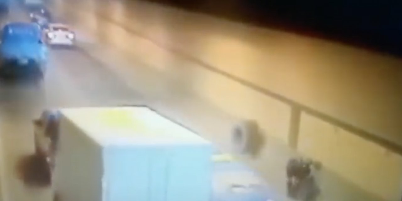 Kamyon tekerinin motosikletliye yaptığı sosyal medyada gündem oldu