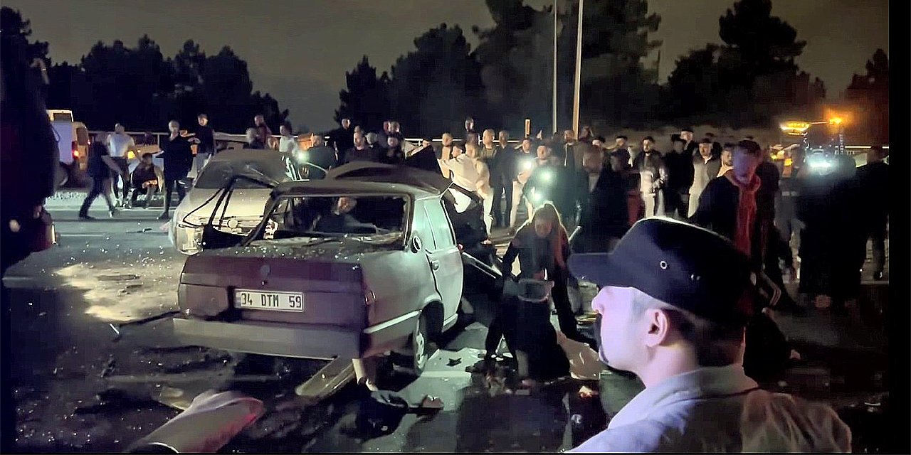 Feci kaza! Ortalık savaş alanına döndü: 2 ölü, 7 ağır yaralı