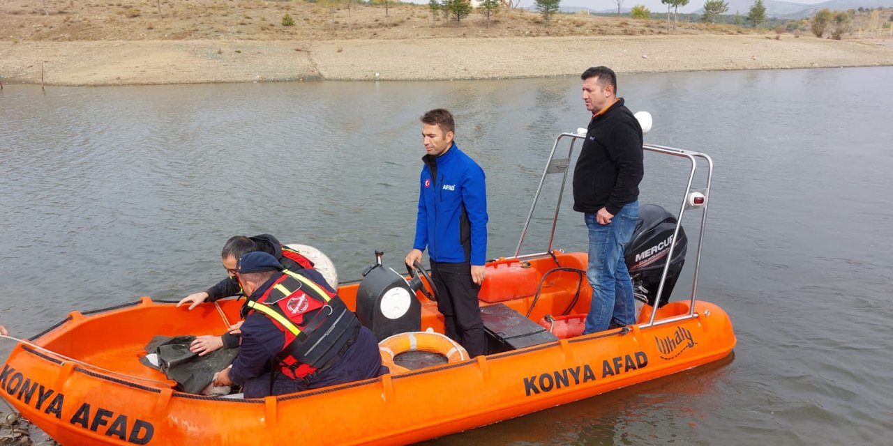 Konya’da gölette mahsur kalan yaralı pelikan AFAD ekiplerince kurtarıldı
