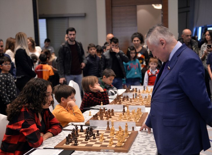 12 yaşındaki Türk sporcu, Büyük Usta Karpov ile berabere kaldı