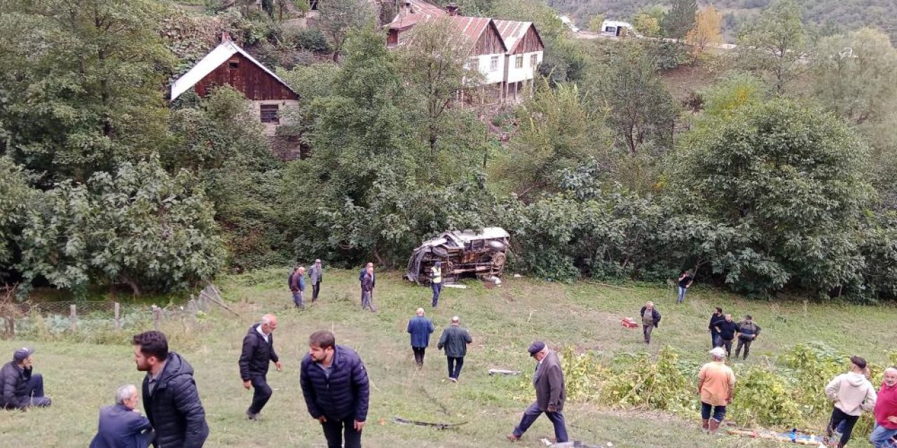 Park etmek için manevra yapıyordu, uçuruma yuvarlandı: 3 ölü