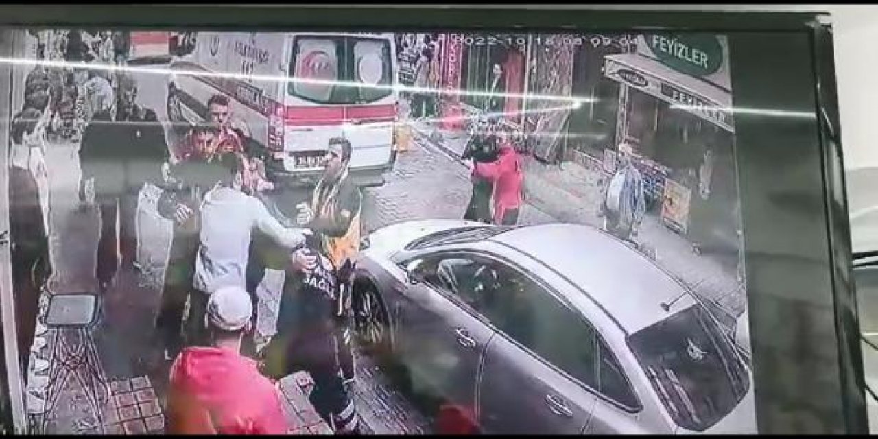 Sağlık çalışanlarıyla esnafın yol verme kavgası kamerada!