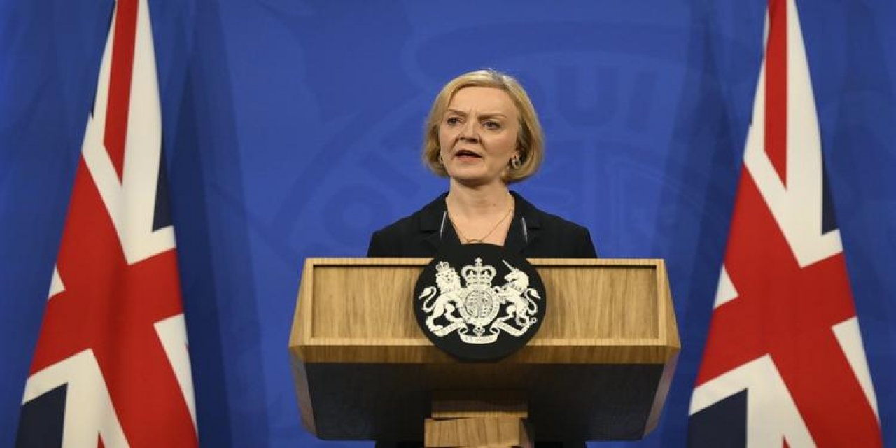 Son Dakika: İngiltere'de 1.5 ay önce başbakan seçilen Liz Truss istifa etti
