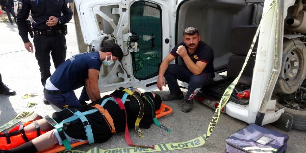 Van’da hafif ticari araç ile otomobil çarpıştı: 3’ü ağır 8 yaralı