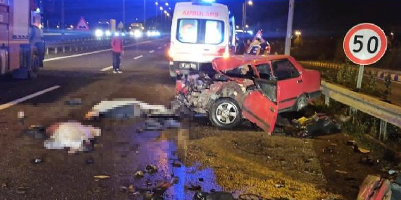 Bariyerlere çarpan otomobil hurdaya döndü: 2 ölü, 3 yaralı