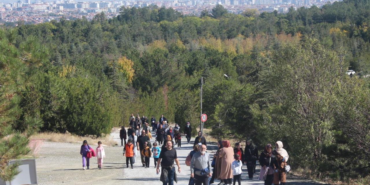 Konya’da "Sağlıklı Nesiller için Bir Adım Spor Bir Adım Sağlık" yürüyüşü