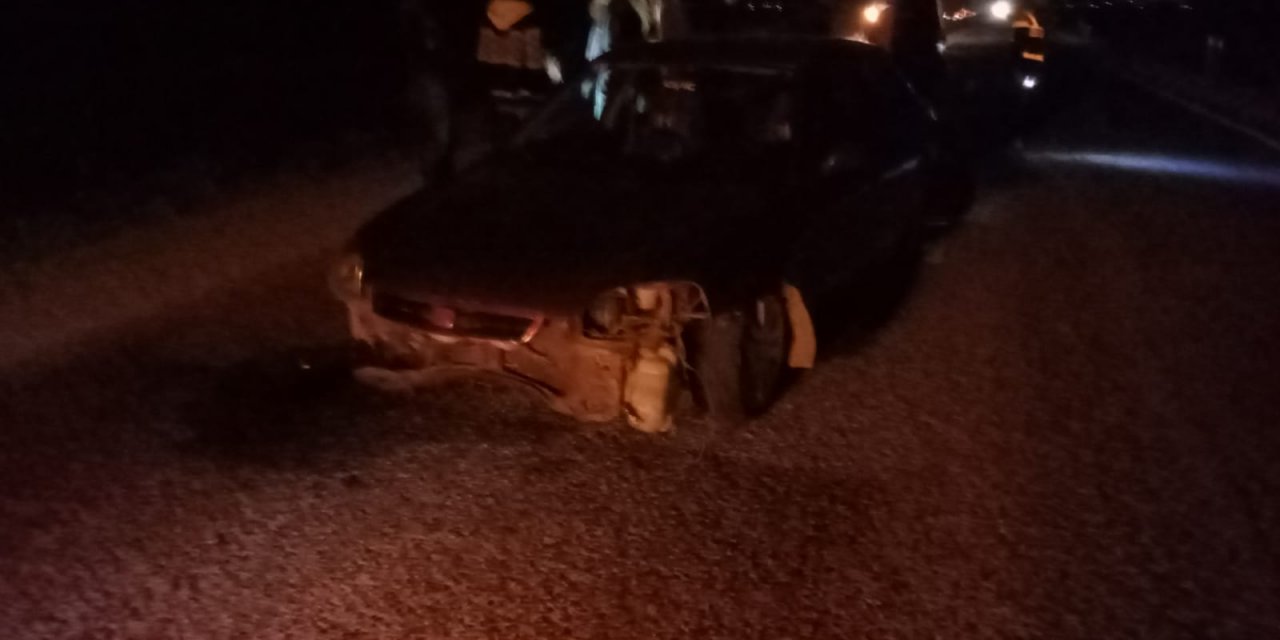Konya’da TIR’dan düşen yonca balyalarına iki araç çarptı