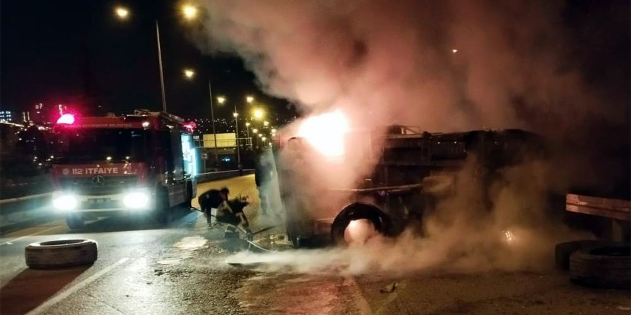 Kaza sonrası alev içinde kalan kamyonetteki sürücüyü polis kurtardı