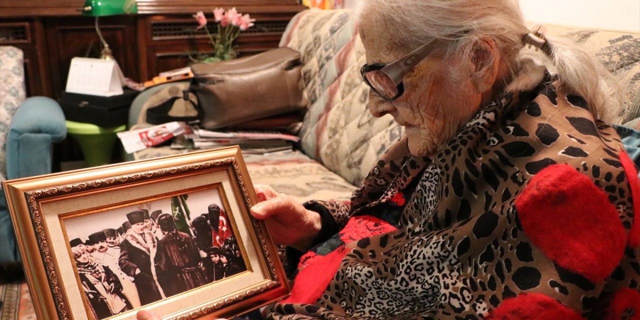 Cumhuriyetin ilanına tanıklık eden Konyalı Sabiha Özar öğretmenin asırlık gururu