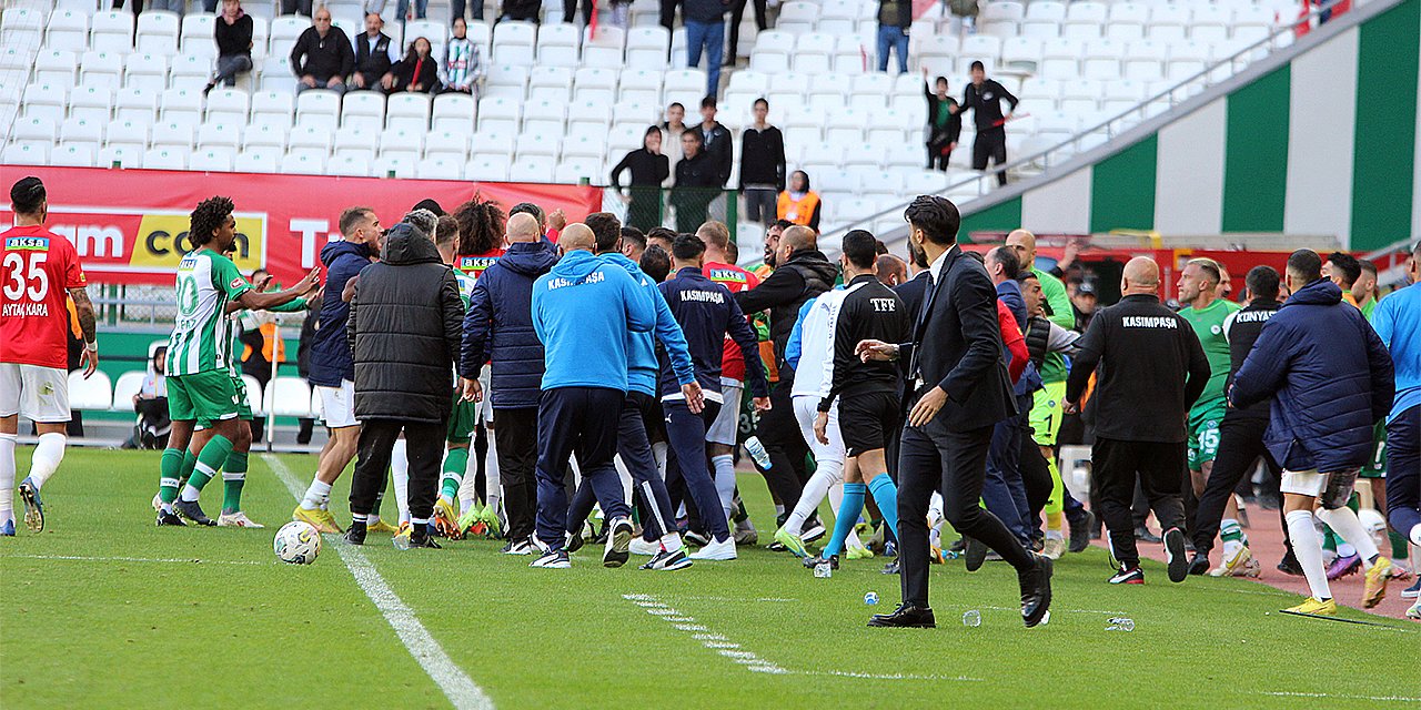 Konyaspor-Kasımpaşa maçında büyük gerginlik