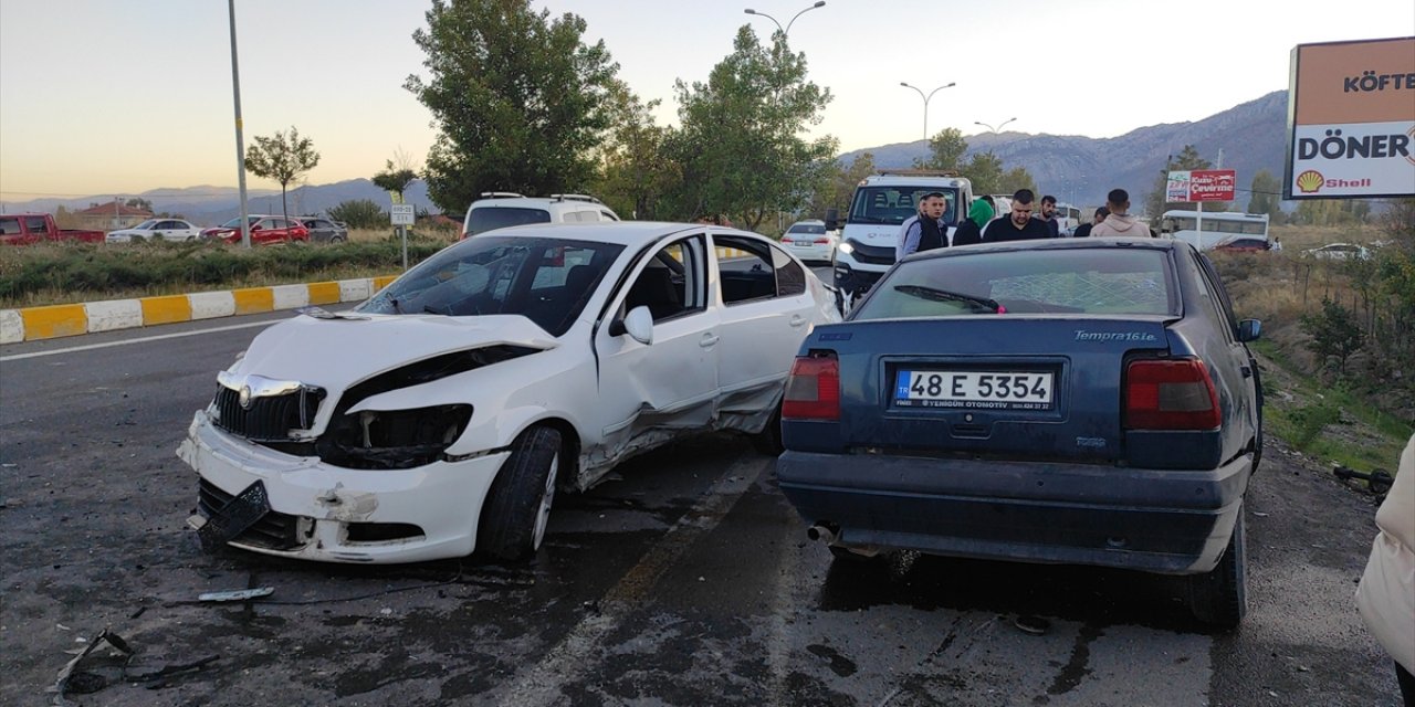 Konya'da 2 otomobil çarpıştı: 3 yaralı