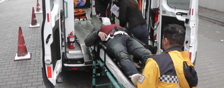 Konya’da bariyere çarpan otomobil takla attı: 1’i ağır 3 yaralı