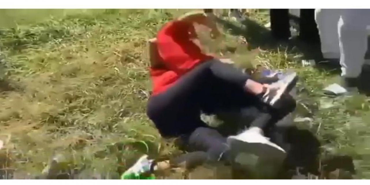 Adana’da liseli kızlar yumruk yumruğa kavga etti